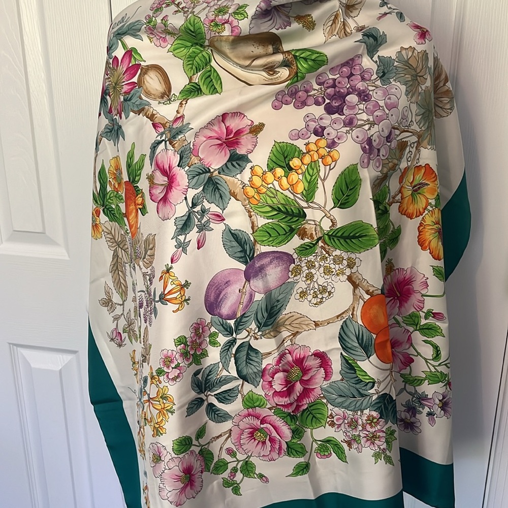 Gucci Blooms Silk Flora Garden Scarf - Picture 6 of 12